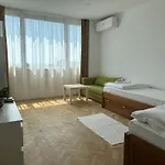 招待所 瓦尔纳精品客房旅馆 2*