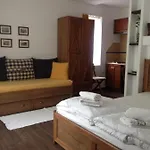 瓦尔纳精品客房旅馆 招待所
