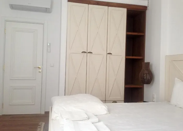 瓦尔纳精品客房旅馆